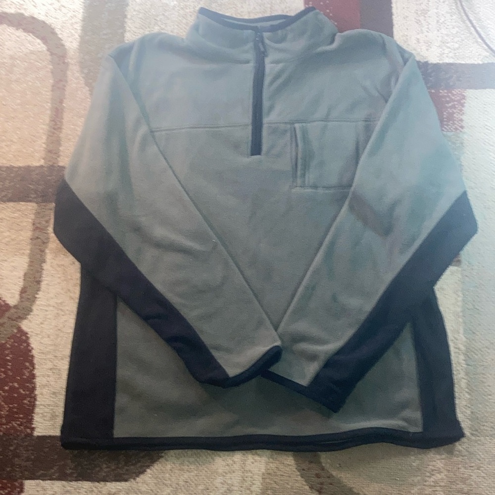 New Men’s Size M Athletech Long Sleeve SweatShirt